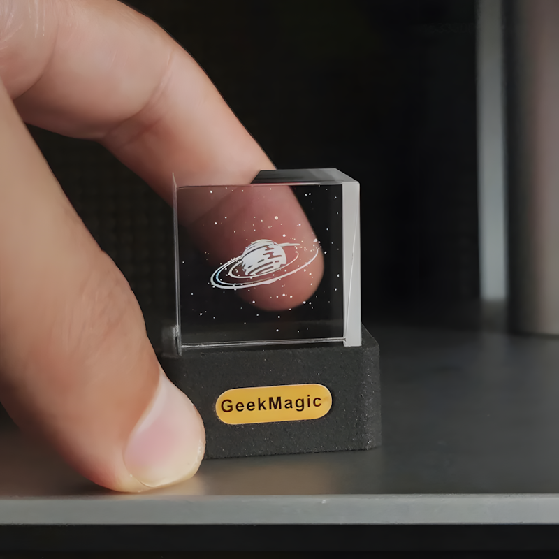 Geek Magic™ – Cubo Holográfico 3D, ¡haz magia digital en tu escritorio!