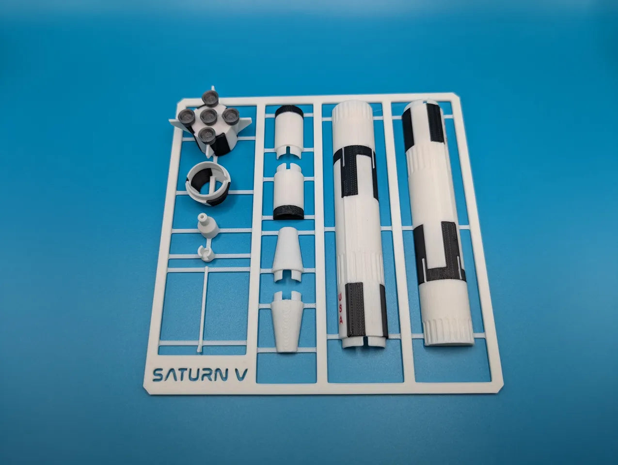 Ultoys: Kit Card NASA Saturn Figura de Colección para Armar