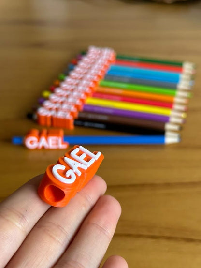 KidzTag™ – Nombre 3D para Útiles Escolares